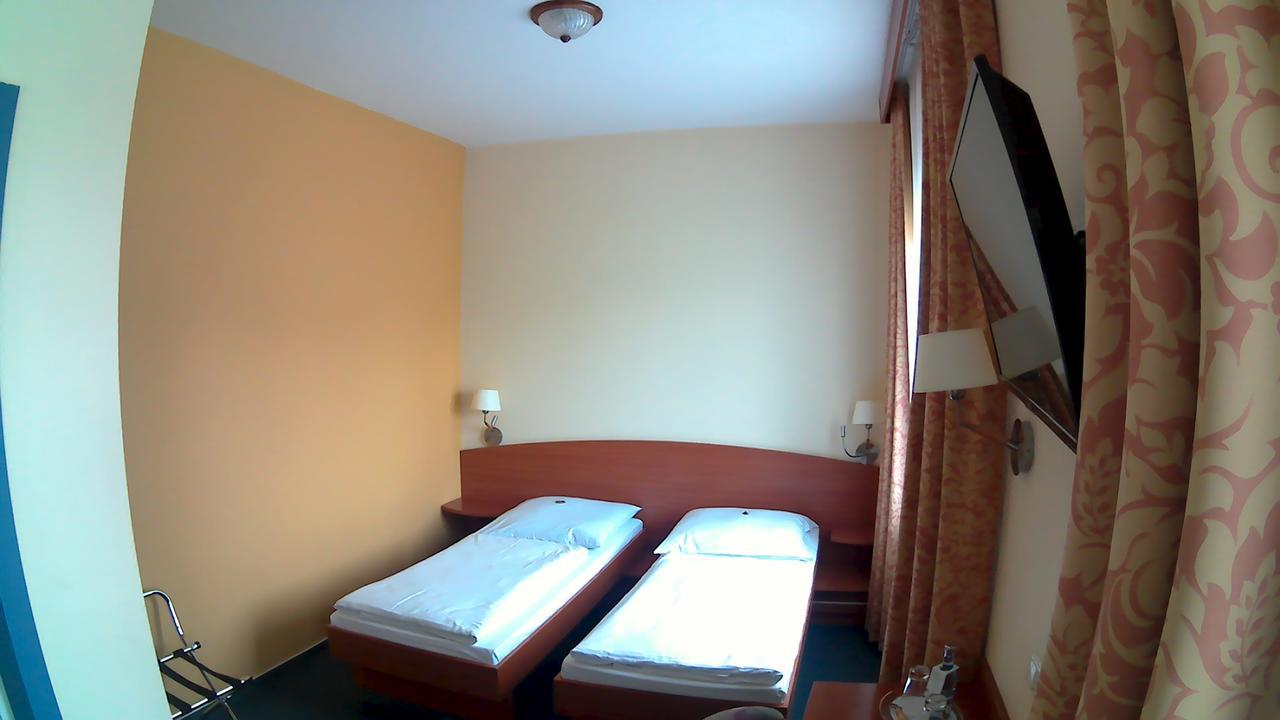 Hotel Christinenhof garni - Bed&Breakfast Gadebusch Exterior foto