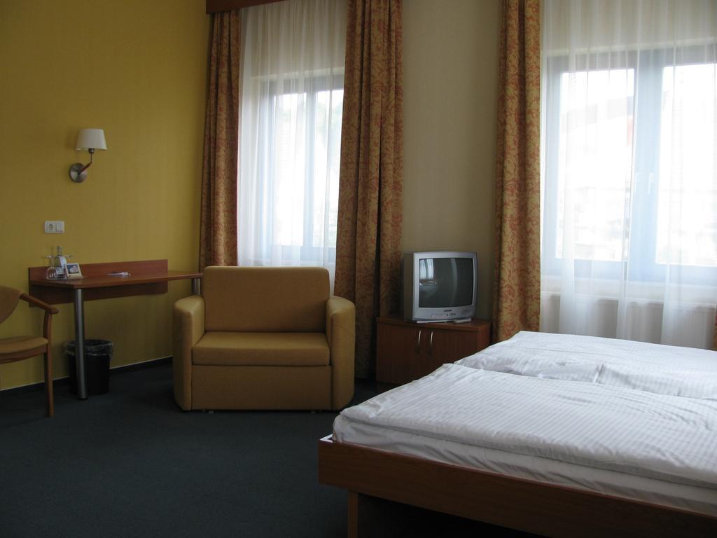 Hotel Christinenhof garni - Bed&Breakfast Gadebusch Exterior foto